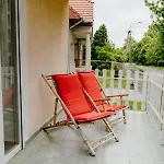 Nyirfa Apartment *