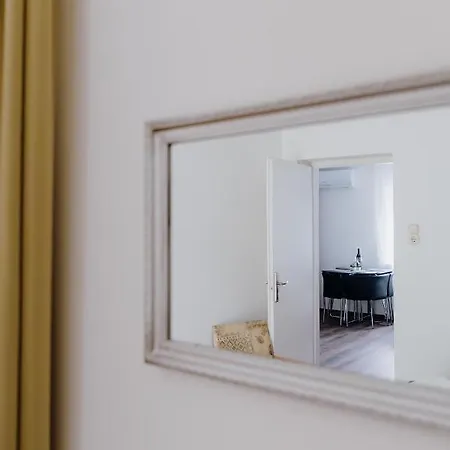 Nyirfa Apartment *