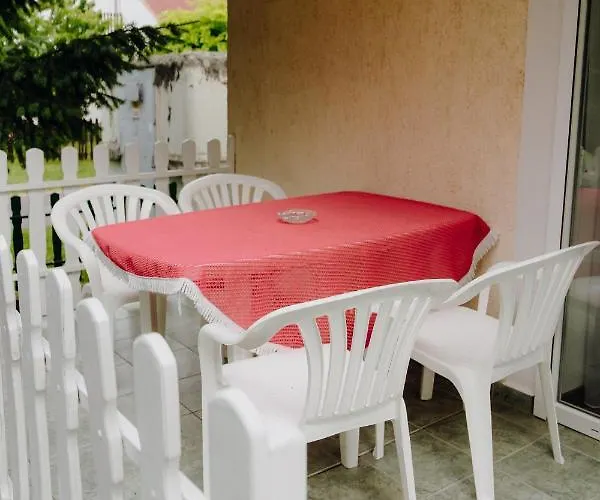Nyirfa Apartmán *